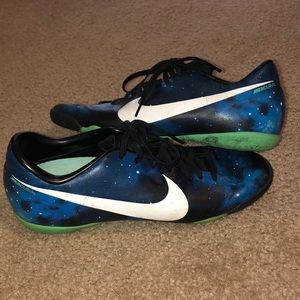 Limited edition CR7 indoor soccer shoes